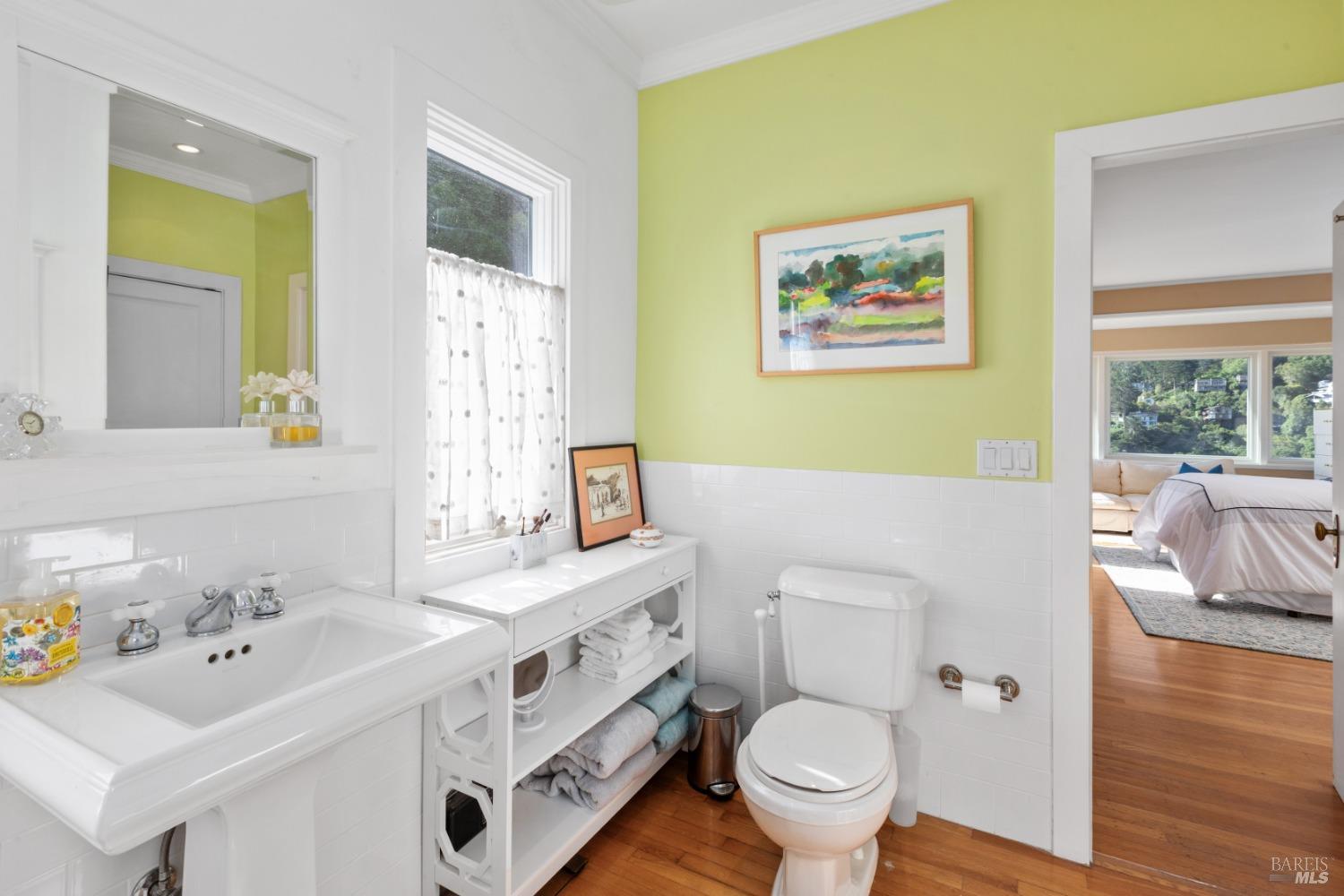 Detail Gallery Image 27 of 41 For 88 Central Ave, Sausalito,  CA 94965 - 3 Beds | 2/1 Baths