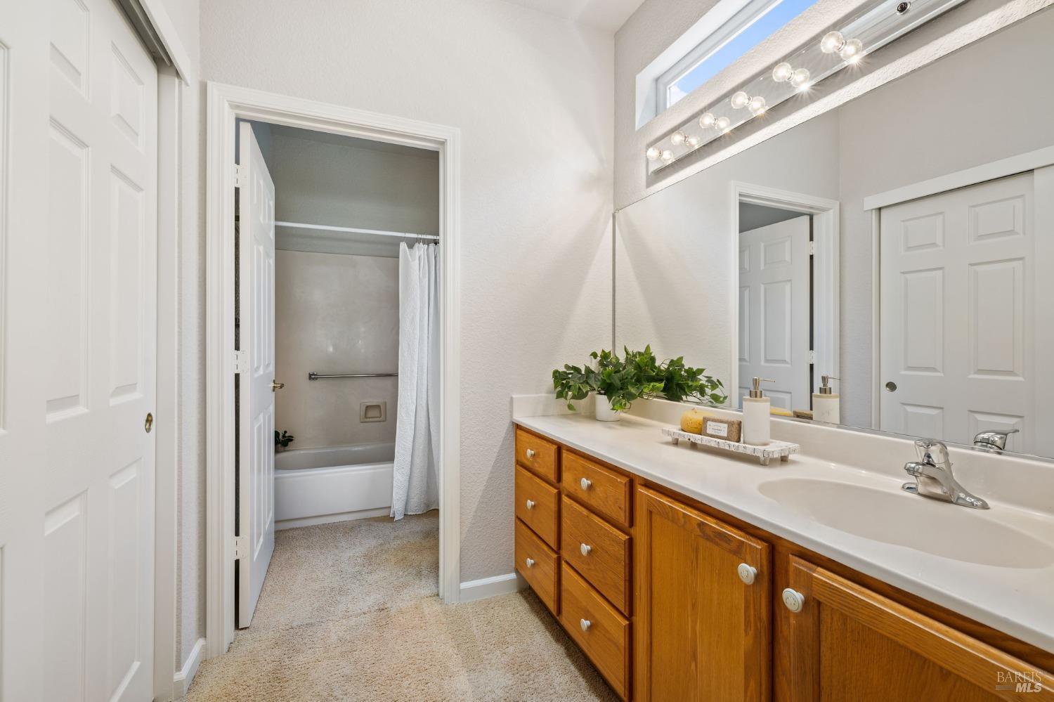 Detail Gallery Image 17 of 30 For 215 Albany St, Cloverdale,  CA 95425 - 2 Beds | 2 Baths