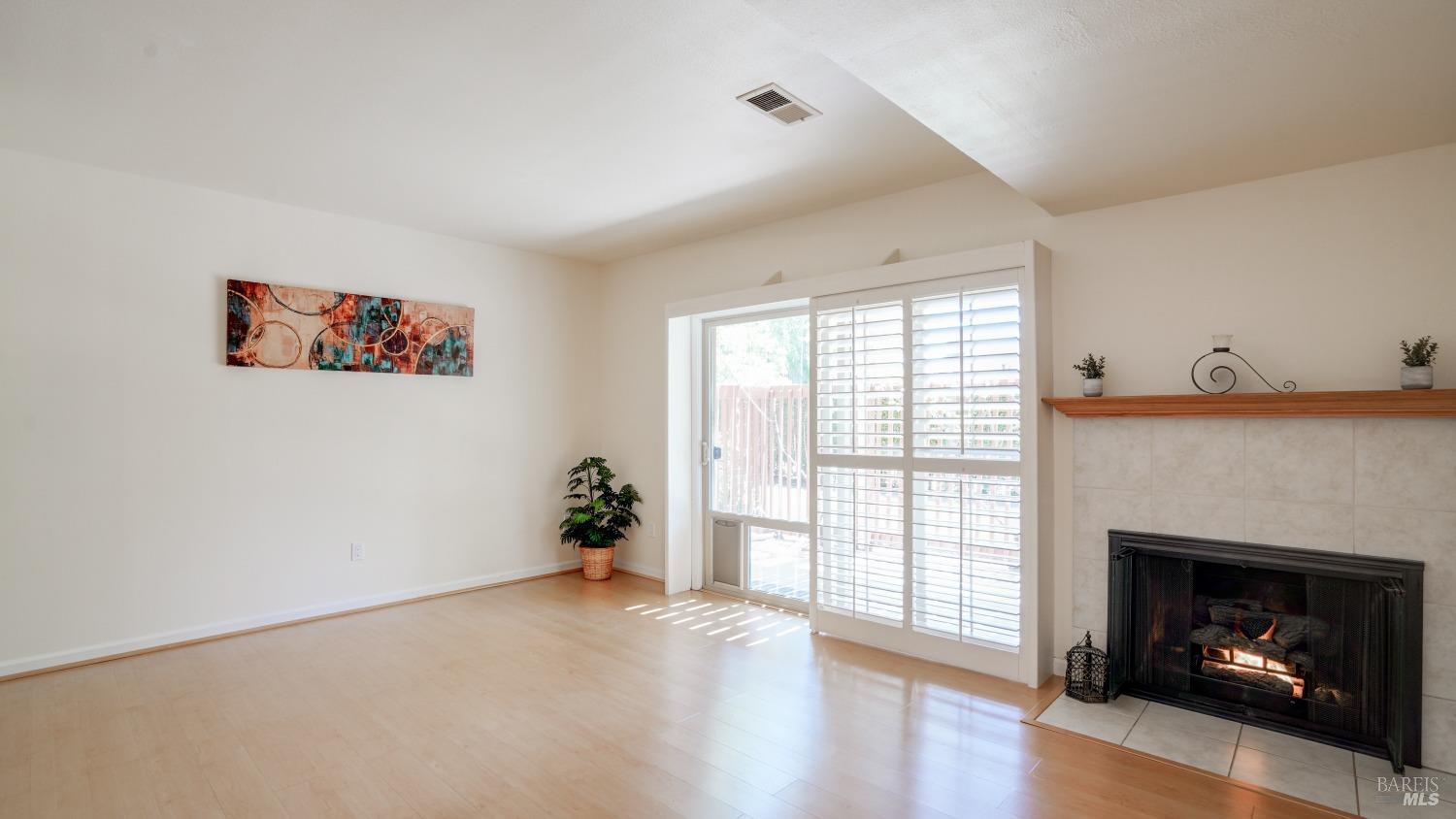 Detail Gallery Image 12 of 38 For 19 Salvatore Dr, Novato,  CA 94949 - 3 Beds | 2/1 Baths
