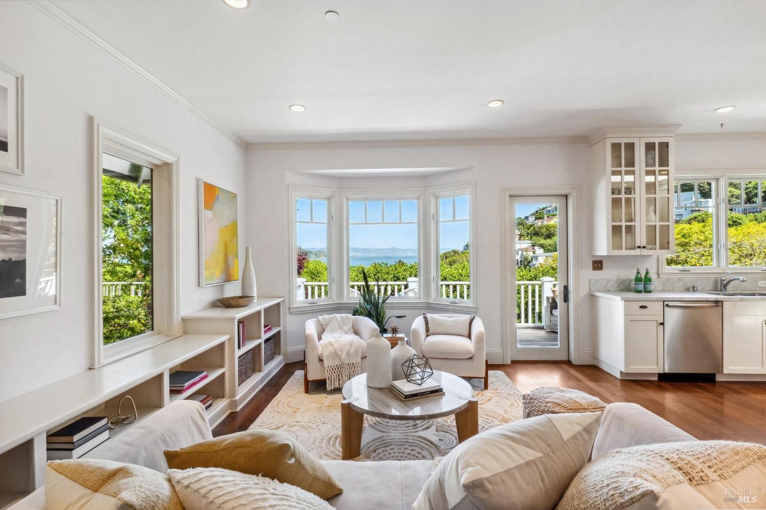 Detail Gallery Image 6 of 33 For 151 Edwards Ave, Sausalito,  CA 94965 - 3 Beds | 2/1 Baths