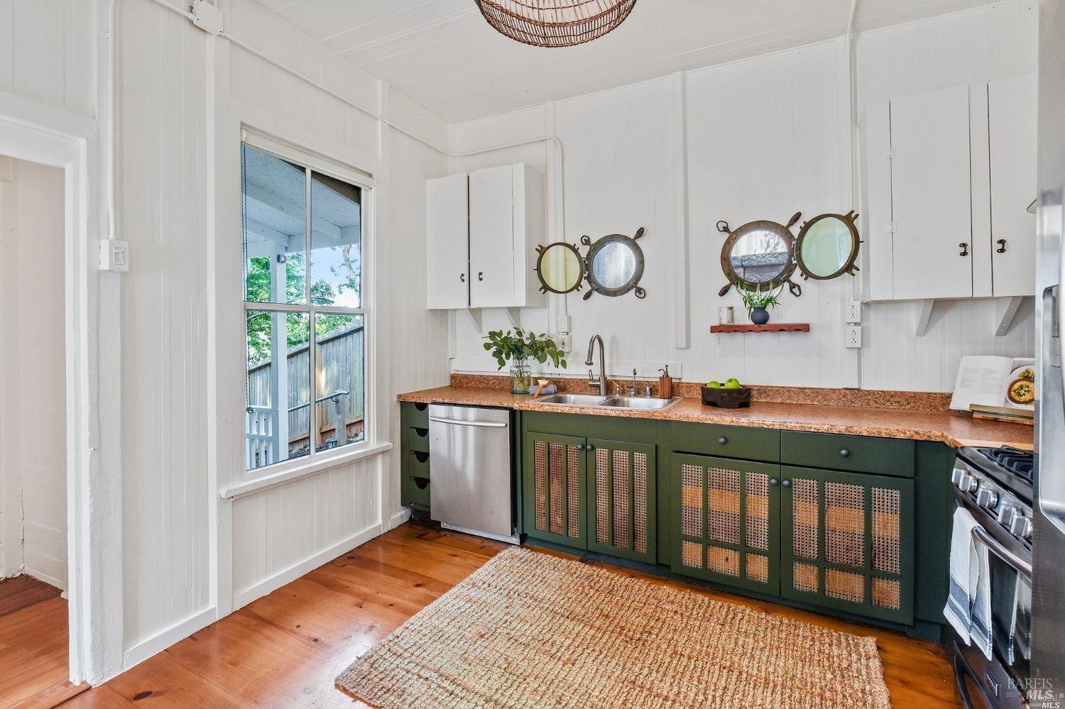 Detail Gallery Image 9 of 32 For 215 South St, Sausalito,  CA 94965 - 2 Beds | 1 Baths