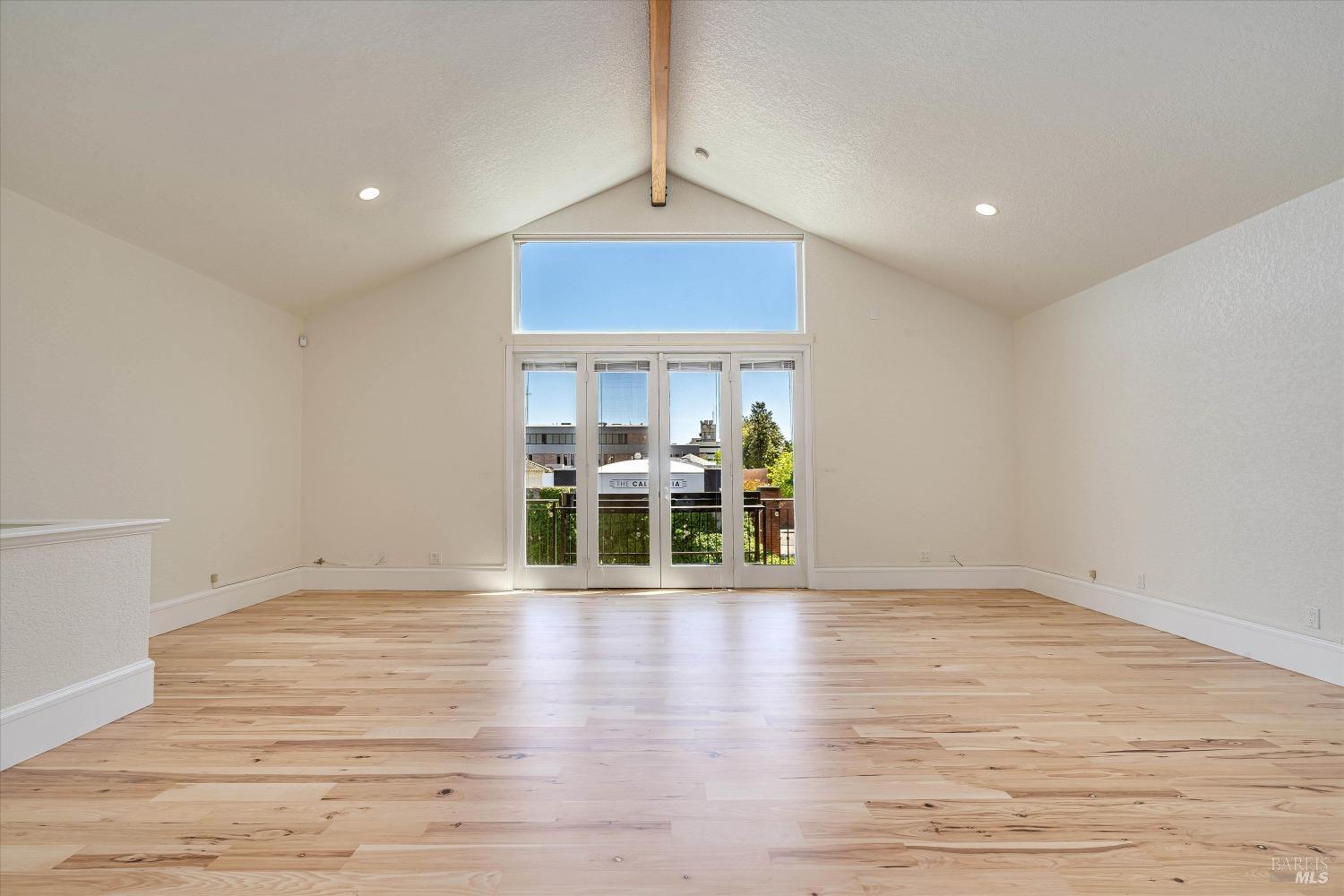 Detail Gallery Image 3 of 31 For 527 Mendocino Ave #F,  Santa Rosa,  CA 95401 - 1 Beds | 2 Baths