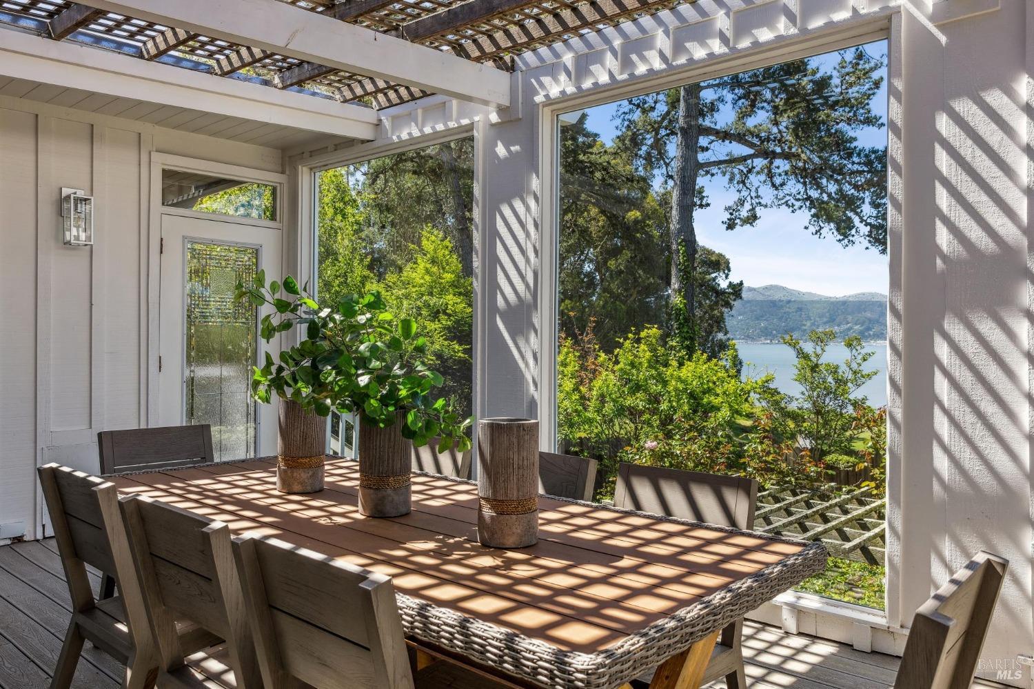 Detail Gallery Image 4 of 55 For 594 Virginia Dr, Tiburon,  CA 94920 - 4 Beds | 3 Baths