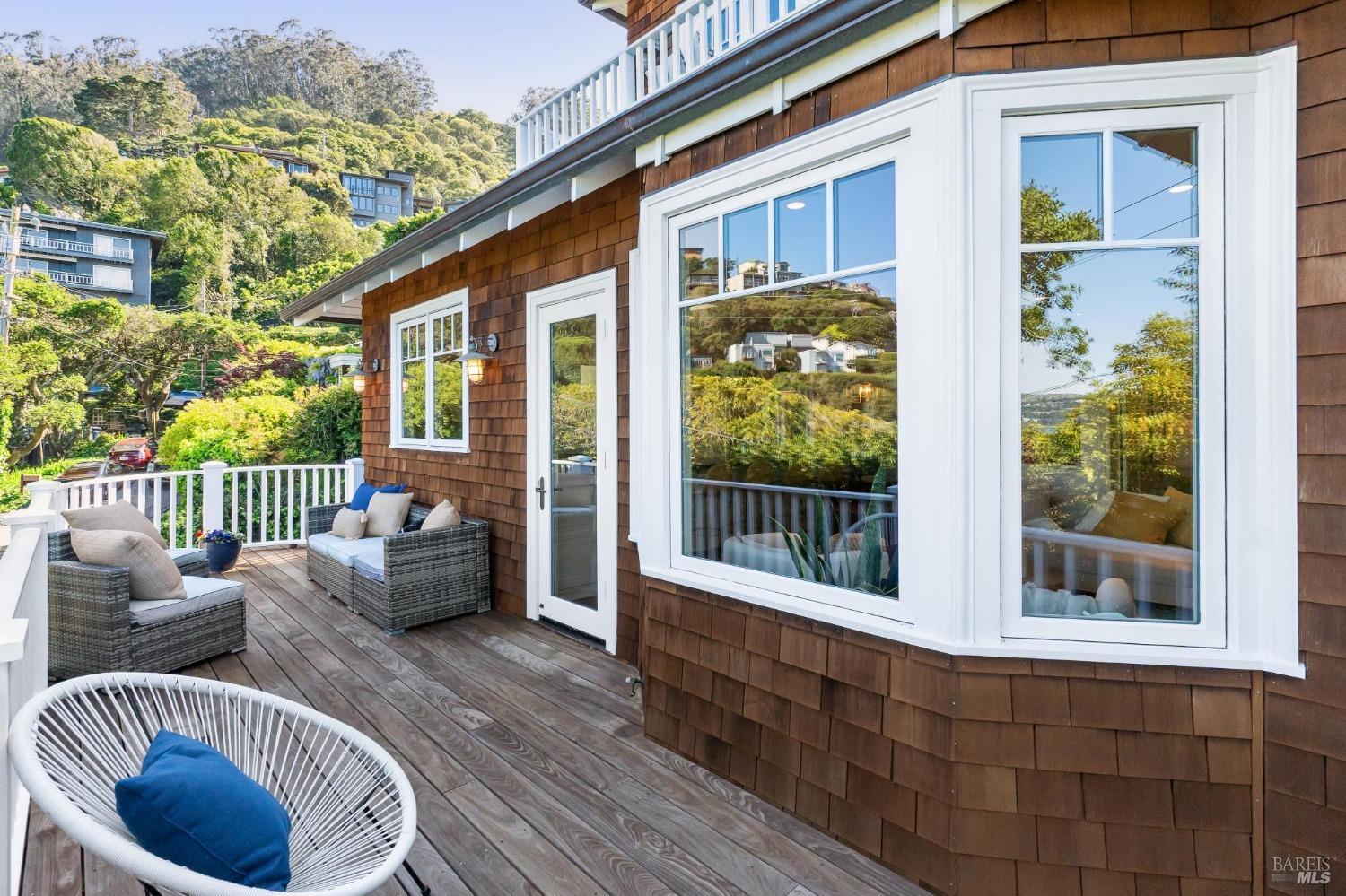 Detail Gallery Image 16 of 33 For 151 Edwards Ave, Sausalito,  CA 94965 - 3 Beds | 2/1 Baths