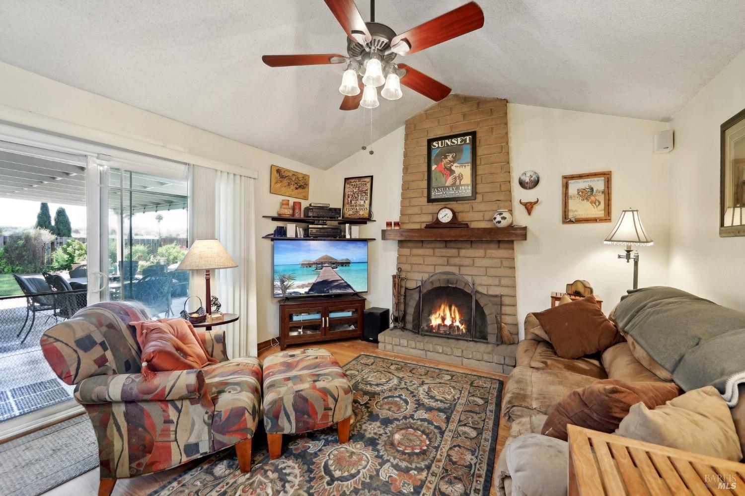 Detail Gallery Image 9 of 44 For 848 Sandy Cove Dr, Rodeo,  CA 94572 - 4 Beds | 2 Baths