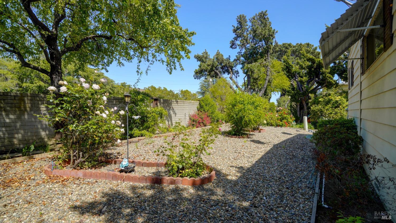 Detail Gallery Image 10 of 42 For 300 E H St 11, Benicia,  CA 94510 - 2 Beds | 2 Baths