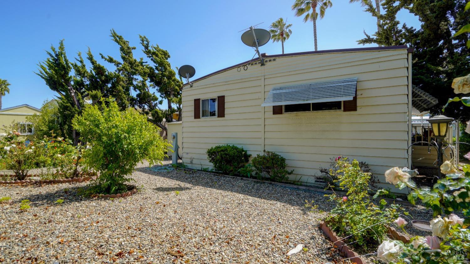 Detail Gallery Image 9 of 42 For 300 E H St 11, Benicia,  CA 95687 - 2 Beds | 2 Baths