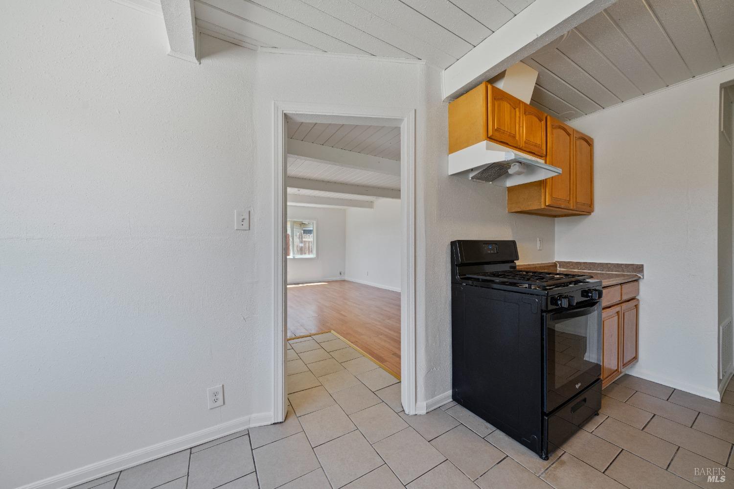 Detail Gallery Image 9 of 30 For 509 Sheldon Ave, Vallejo,  CA 94591 - 4 Beds | 1/1 Baths