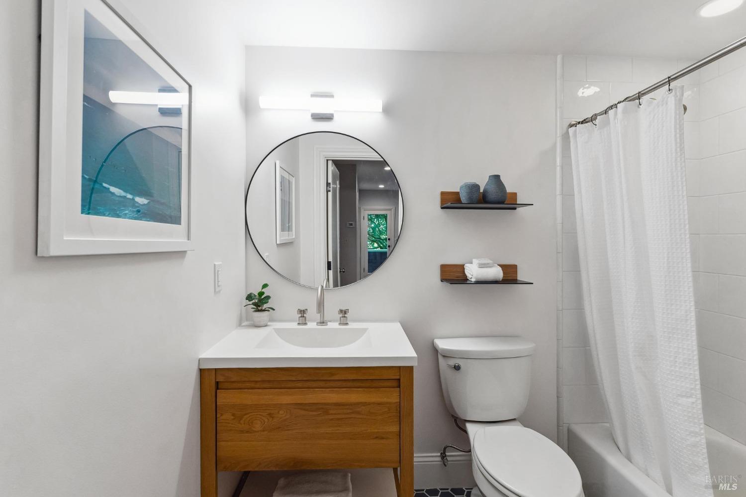 Detail Gallery Image 26 of 33 For 151 Edwards Ave, Sausalito,  CA 94965 - 3 Beds | 2/1 Baths