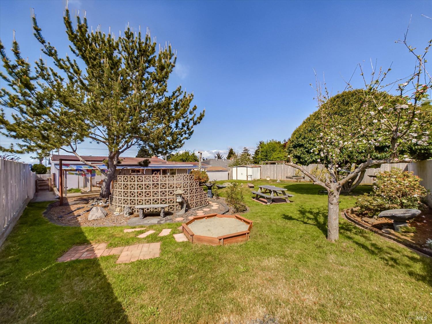 Detail Gallery Image 43 of 47 For 2430 15th St, Eureka,  CA 95501 - 3 Beds | 2 Baths