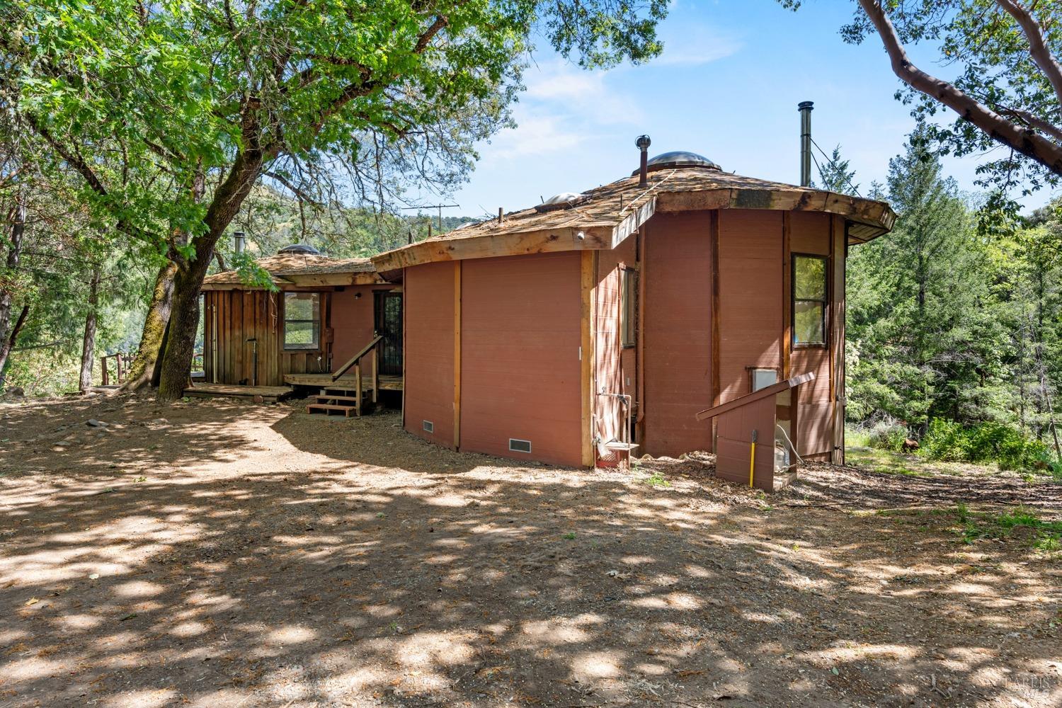 Detail Gallery Image 14 of 32 For 6000 Robinson Creek Rd, Ukiah,  CA 95482 - 1 Beds | 1 Baths