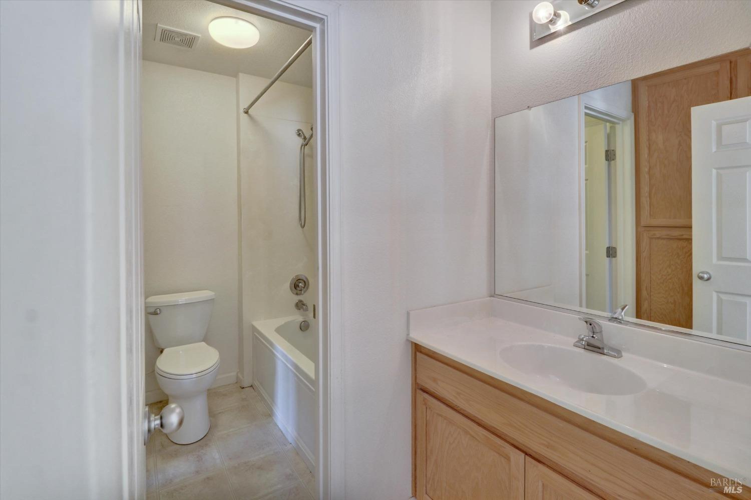Detail Gallery Image 31 of 41 For 5043 Lakeshore Dr, Fairfield,  CA 94534 - 2 Beds | 1/1 Baths