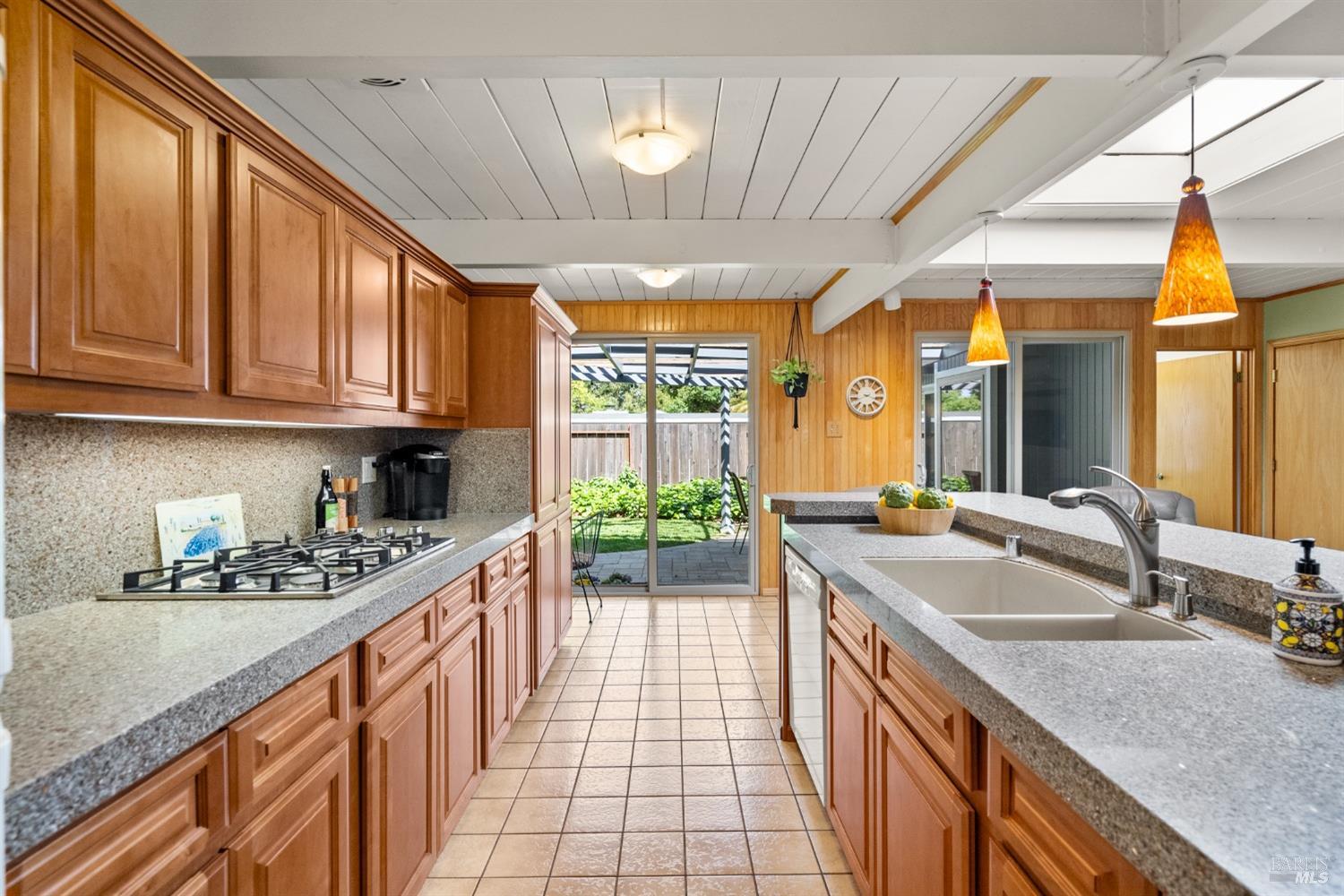 Detail Gallery Image 8 of 42 For 574 Idylberry Rd, San Rafael,  CA 94903 - 5 Beds | 2 Baths
