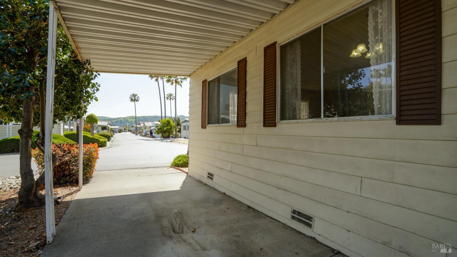 Detail Gallery Image 5 of 42 For 300 E H St 11, Benicia,  CA 94510 - 2 Beds | 2 Baths