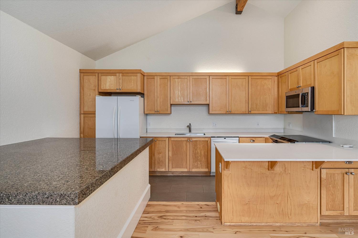 Detail Gallery Image 7 of 31 For 527 Mendocino Ave #F,  Santa Rosa,  CA 95401 - 1 Beds | 2 Baths