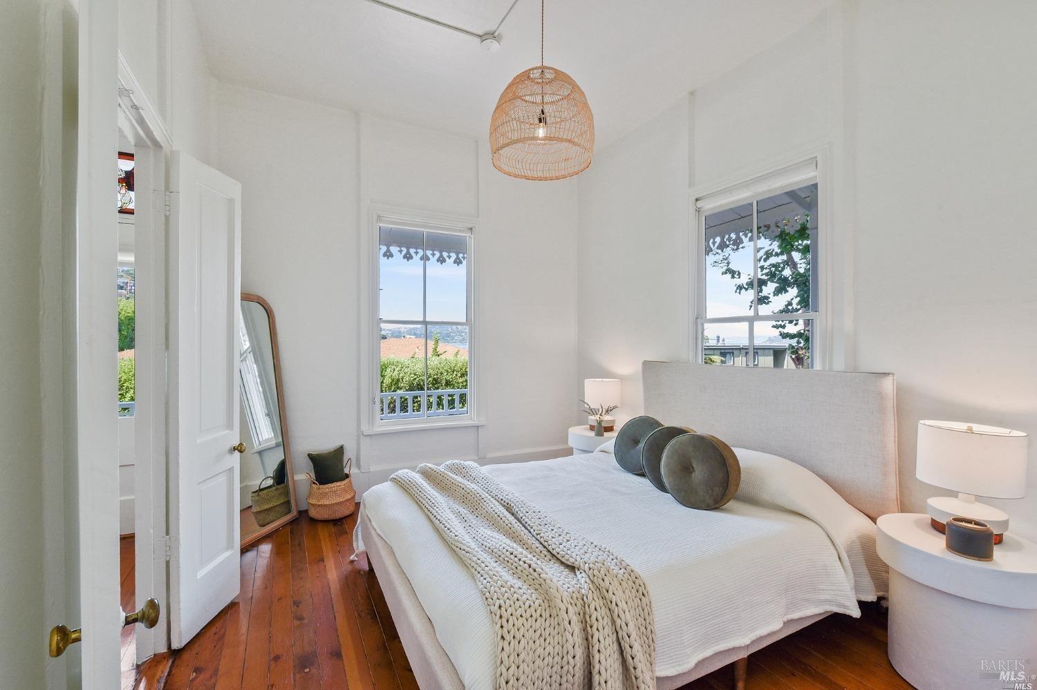Detail Gallery Image 21 of 32 For 215 South St, Sausalito,  CA 94965 - 2 Beds | 1 Baths