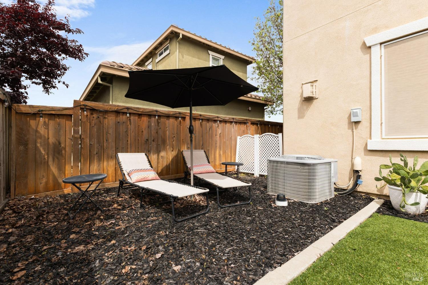 Detail Gallery Image 6 of 49 For 709 Embassy Cir, Vacaville,  CA 95688 - 4 Beds | 2/1 Baths