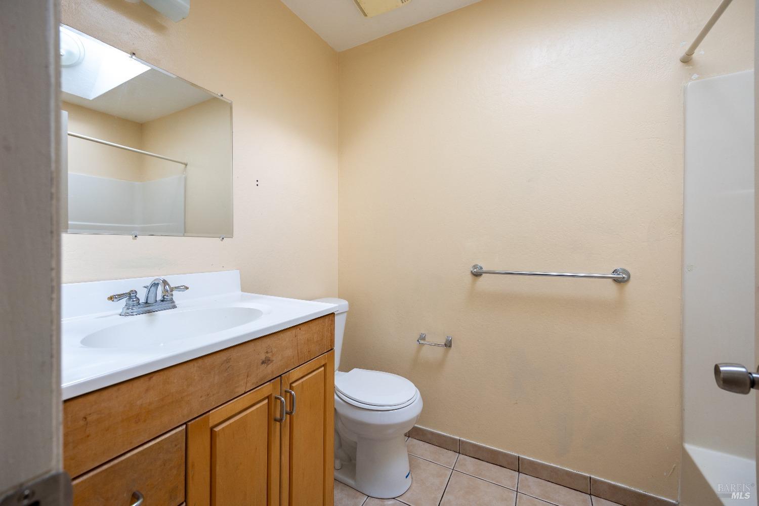 Detail Gallery Image 11 of 12 For 2105 W Steele Ln, Santa Rosa,  CA 95403 - 2 Beds | 1/1 Baths