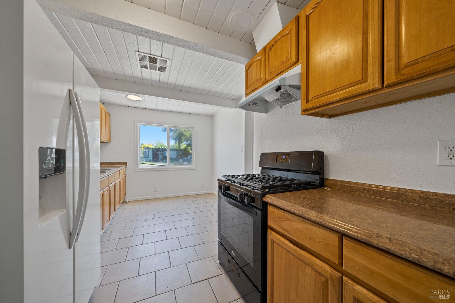 Detail Gallery Image 10 of 30 For 509 Sheldon Ave, Vallejo,  CA 94591 - 4 Beds | 1/1 Baths