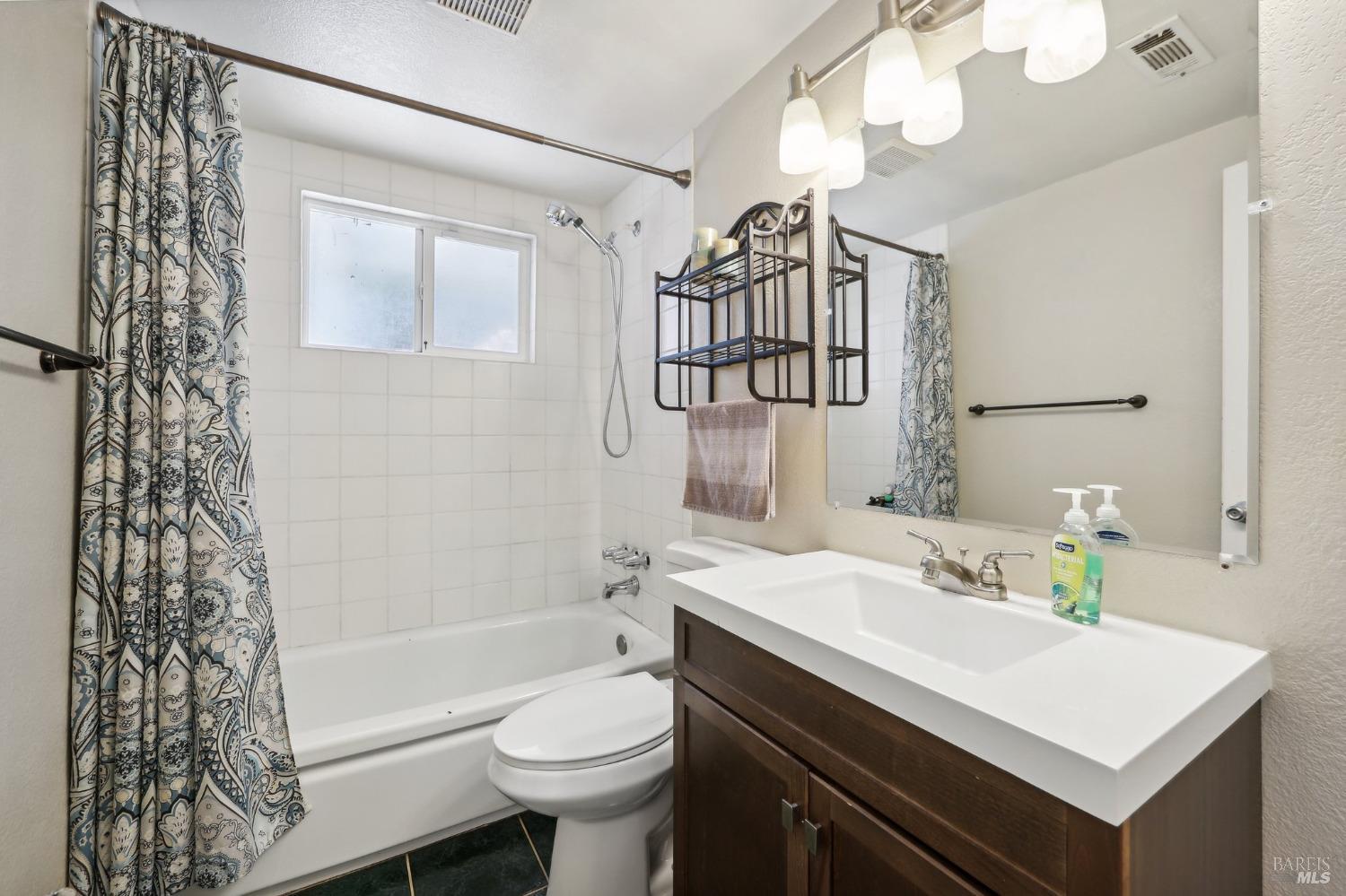 Detail Gallery Image 18 of 45 For 1172 1st St, Fairfield,  CA 94533 - 3 Beds | 2 Baths