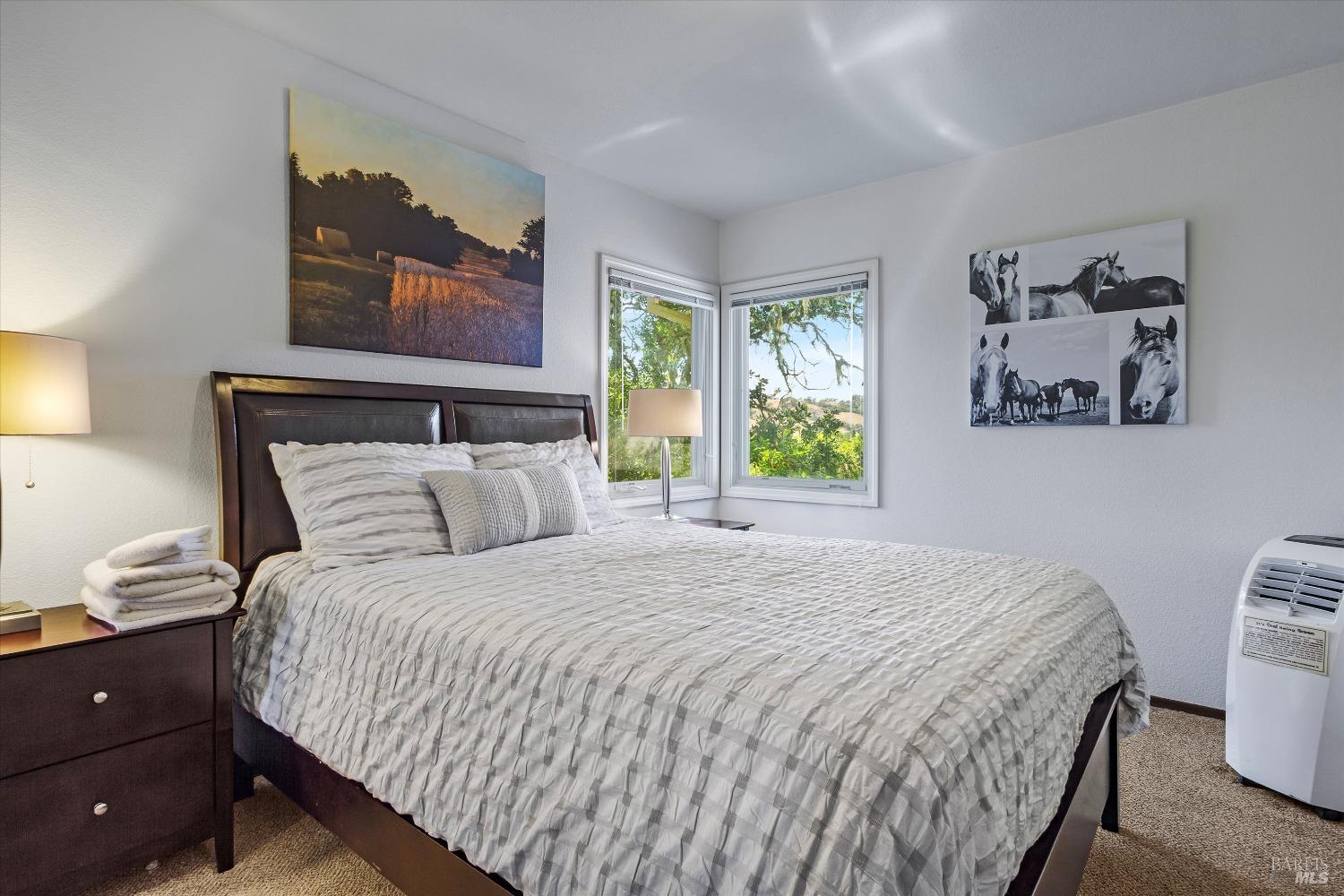 Detail Gallery Image 18 of 45 For 13502 Chalk Hill Rd, Healdsburg,  CA 95448 - 4 Beds | 3/1 Baths