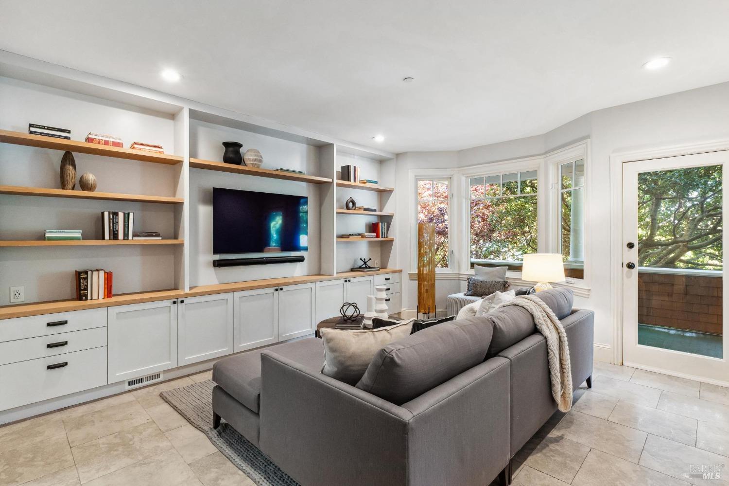 Detail Gallery Image 23 of 33 For 151 Edwards Ave, Sausalito,  CA 94965 - 3 Beds | 2/1 Baths