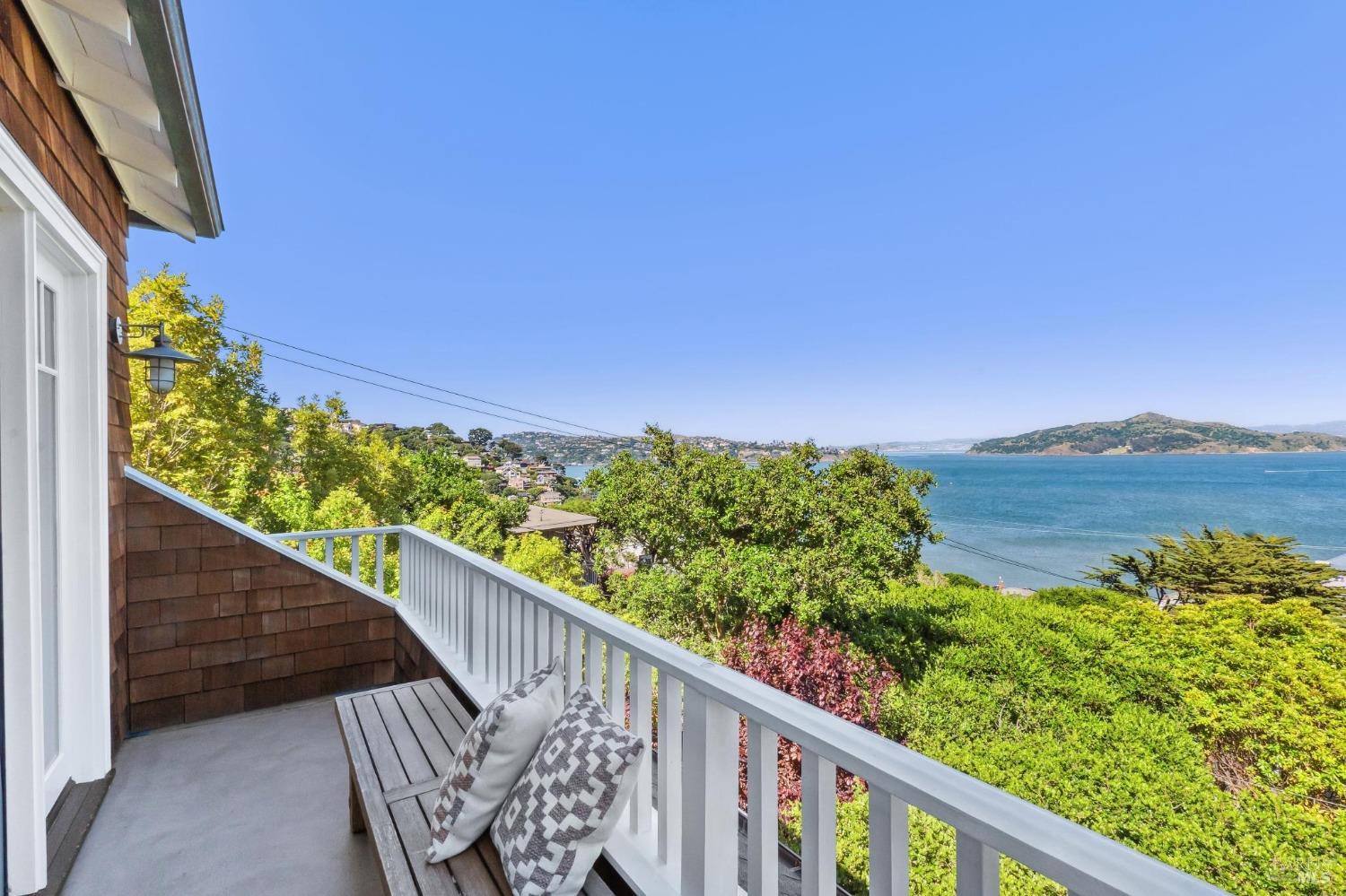 Detail Gallery Image 20 of 33 For 151 Edwards Ave, Sausalito,  CA 94965 - 3 Beds | 2/1 Baths