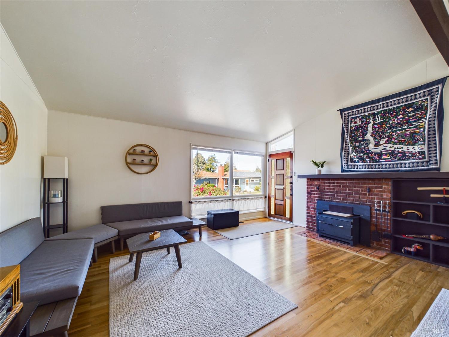 Detail Gallery Image 7 of 47 For 2430 15th St, Eureka,  CA 95501 - 3 Beds | 2 Baths