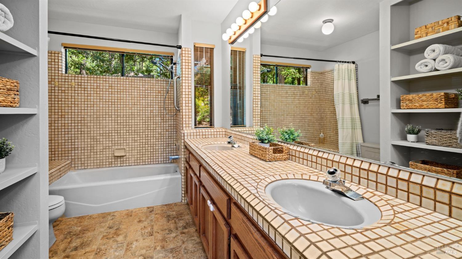 Detail Gallery Image 21 of 39 For 2649 Knob Hill Dr, Santa Rosa,  CA 95404 - 3 Beds | 2/1 Baths