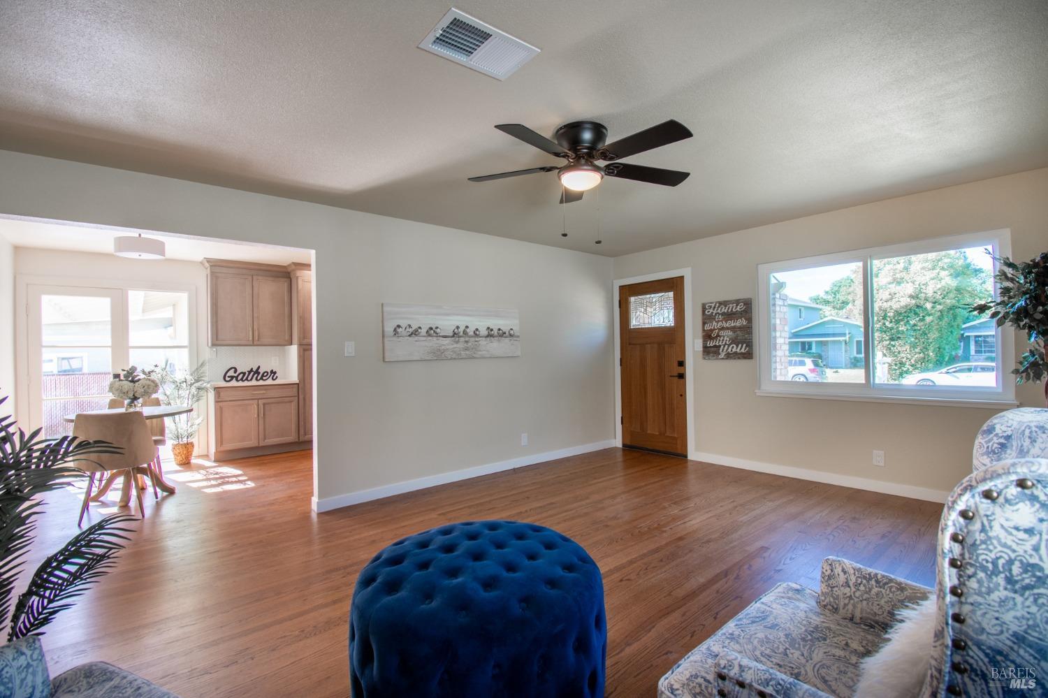 Detail Gallery Image 6 of 37 For 129 E Hemlock St, Vacaville,  CA 95688 - 3 Beds | 2 Baths