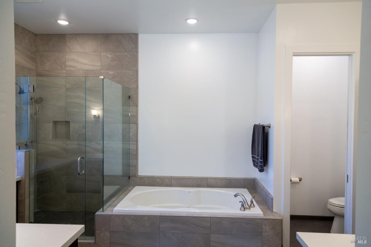 Detail Gallery Image 11 of 23 For 2 Thomas Ct, Novato,  CA 94947 - 3 Beds | 2/1 Baths