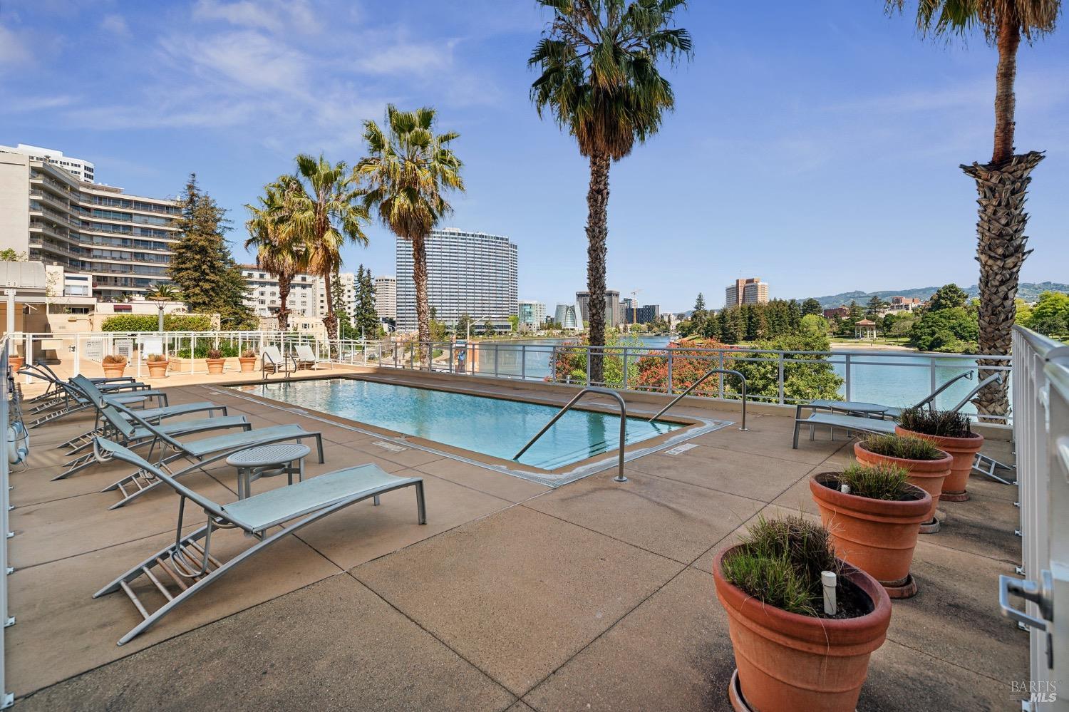 Detail Gallery Image 2 of 37 For 1 Lakeside Dr #206,  Oakland,  CA 94612 - 1 Beds | 1 Baths