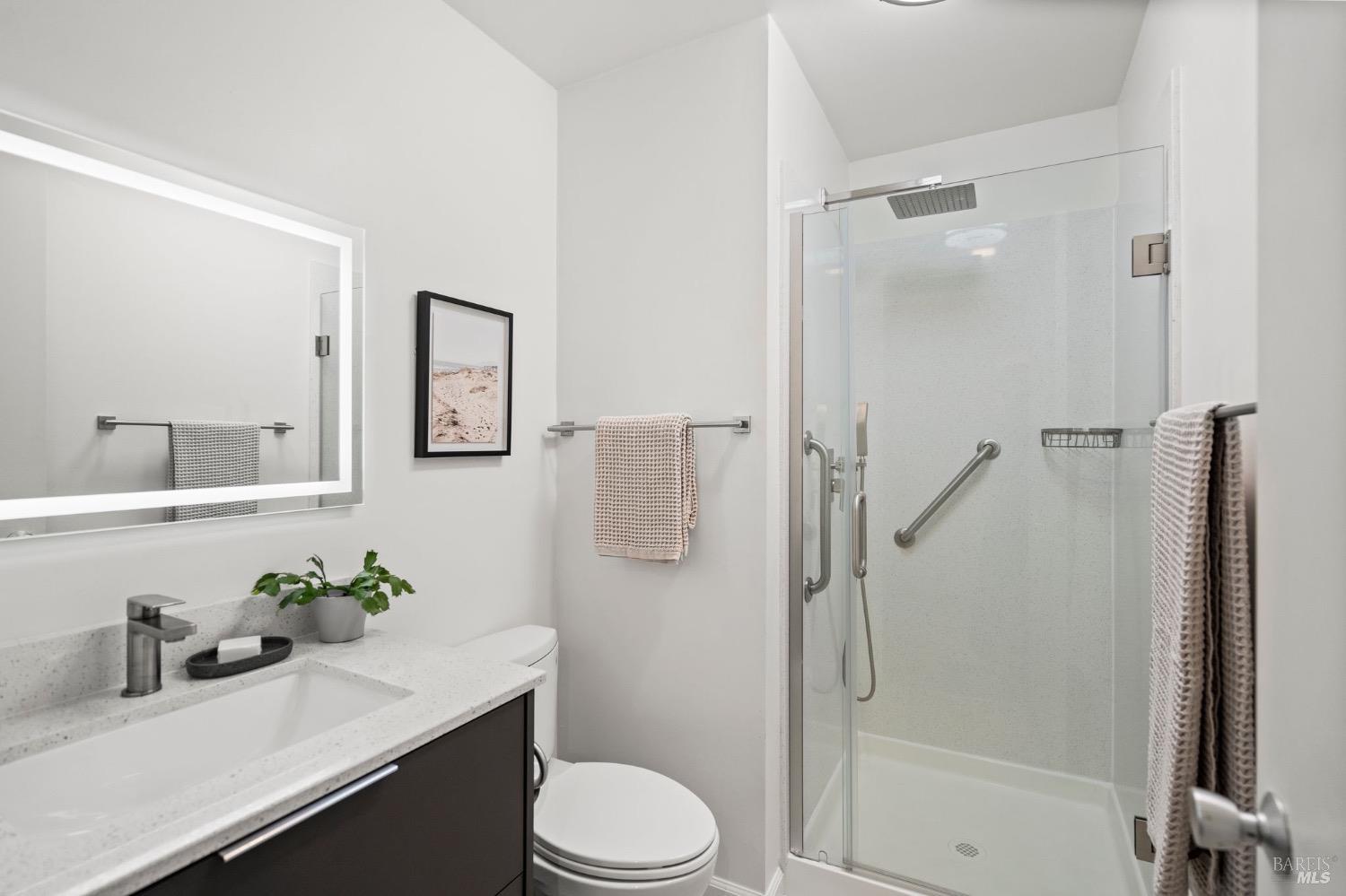 Detail Gallery Image 15 of 30 For 112 Forest Ln, San Rafael,  CA 94903 - 3 Beds | 2/1 Baths