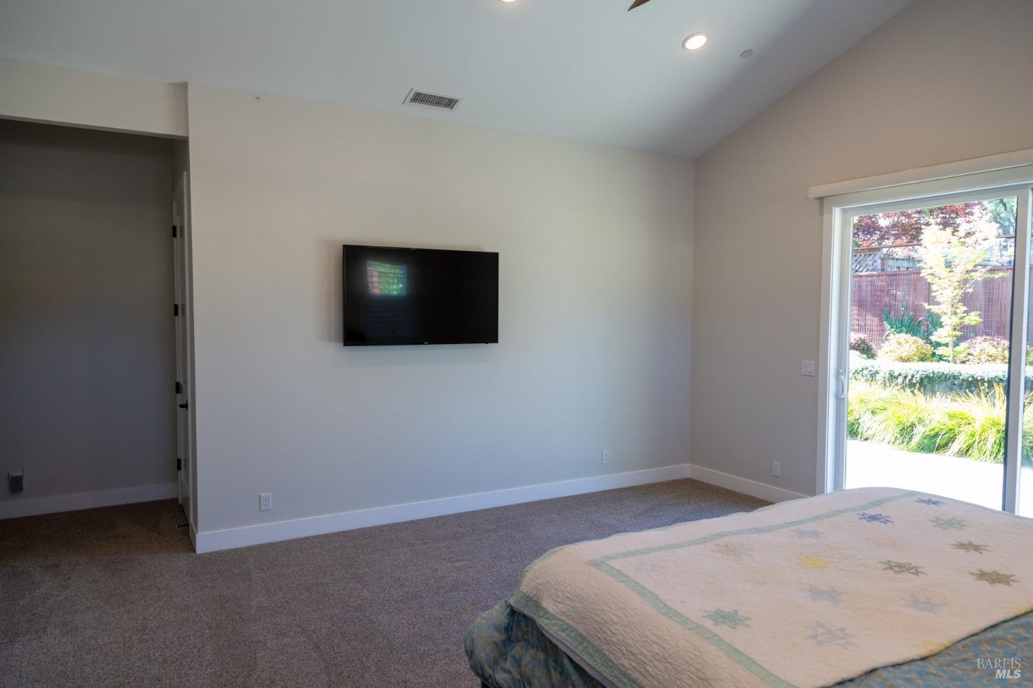 Detail Gallery Image 9 of 23 For 2 Thomas Ct, Novato,  CA 94947 - 3 Beds | 2/1 Baths