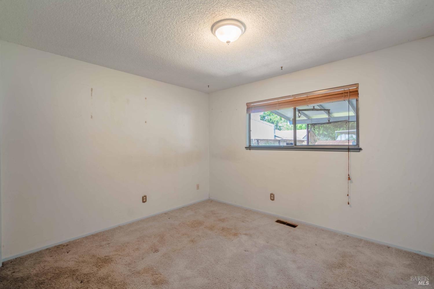 Detail Gallery Image 13 of 17 For 1229 Lance Dr, Santa Rosa,  CA 95401 - 2 Beds | 2 Baths