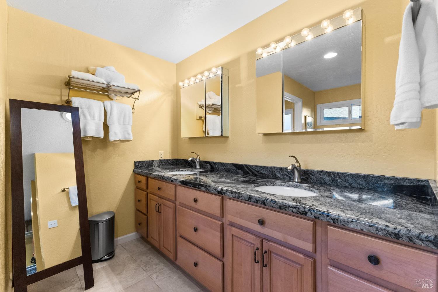 Detail Gallery Image 37 of 48 For 5193 Oak Meadow Dr, Santa Rosa,  CA 95401 - 3 Beds | 2/1 Baths