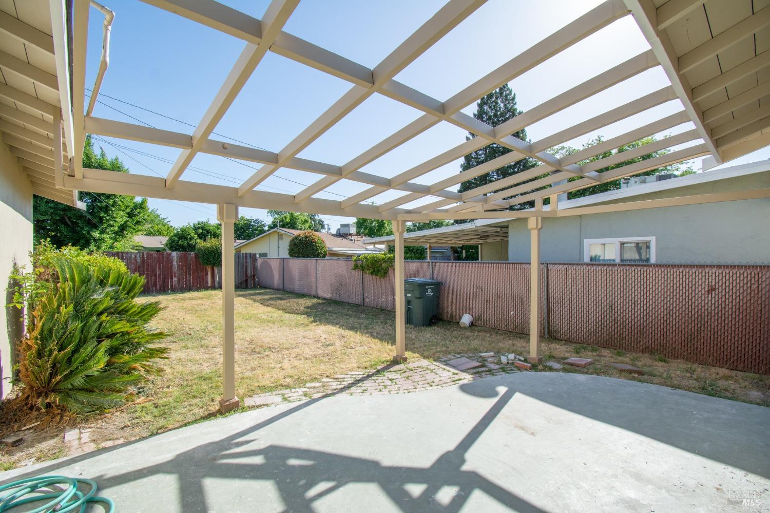 Detail Gallery Image 33 of 37 For 129 E Hemlock St, Vacaville,  CA 95688 - 3 Beds | 2 Baths