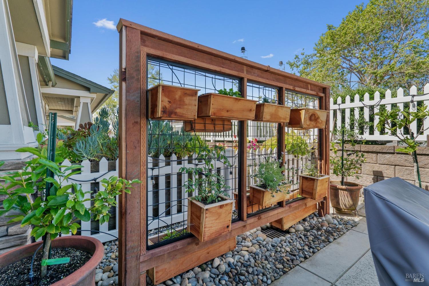 Detail Gallery Image 21 of 27 For 128 Atherton Loop, Aptos,  CA 95003 - 3 Beds | 2/1 Baths