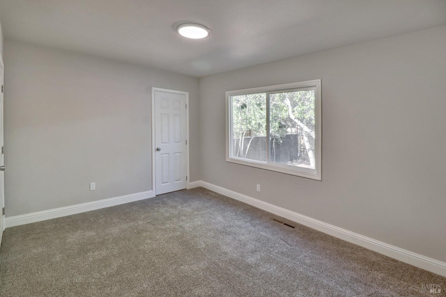 Detail Gallery Image 22 of 31 For 127 Lois Ln, Vallejo,  CA 94590 - 3 Beds | 1/1 Baths