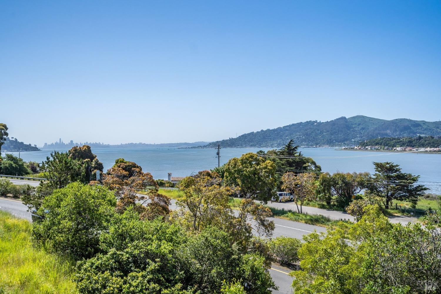 Detail Gallery Image 12 of 39 For 35 Andrew Dr #140,  Tiburon,  CA 94920 - 3 Beds | 2 Baths