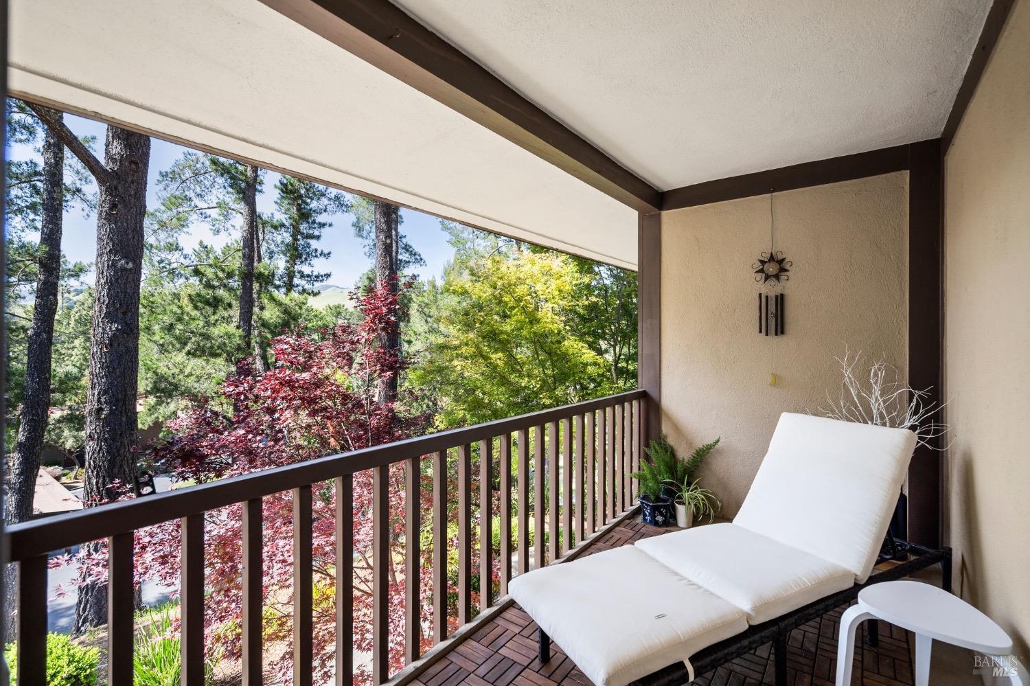 Detail Gallery Image 13 of 30 For 112 Forest Ln, San Rafael,  CA 94903 - 3 Beds | 2/1 Baths