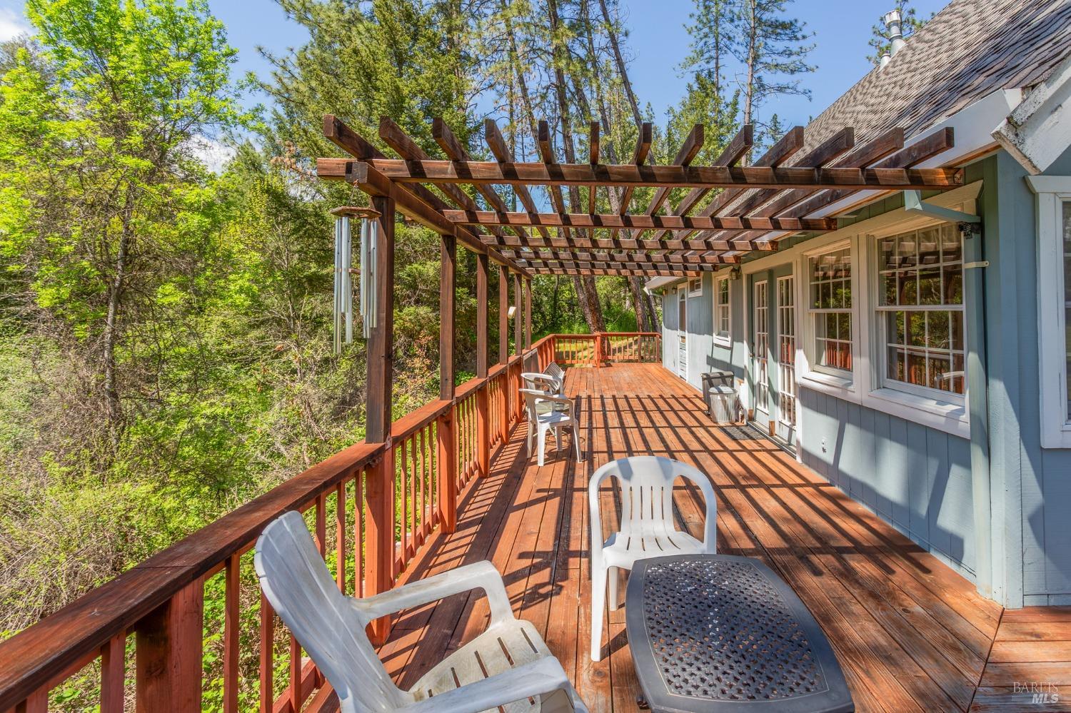 Detail Gallery Image 3 of 49 For 48600 Highway 101 Hwy, Laytonville,  CA 95454 - 3 Beds | 2 Baths