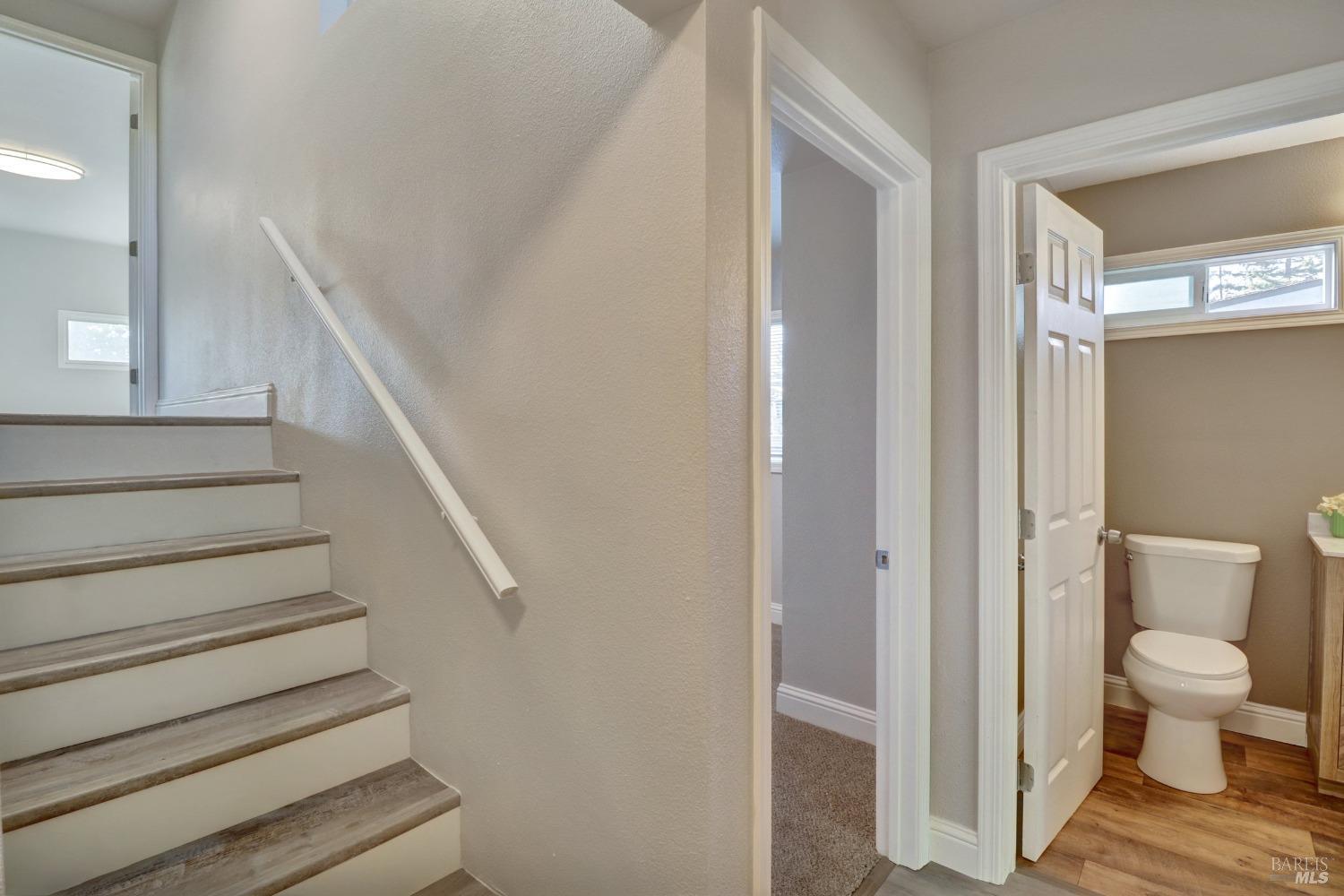 Detail Gallery Image 13 of 31 For 127 Lois Ln, Vallejo,  CA 94590 - 3 Beds | 1/1 Baths