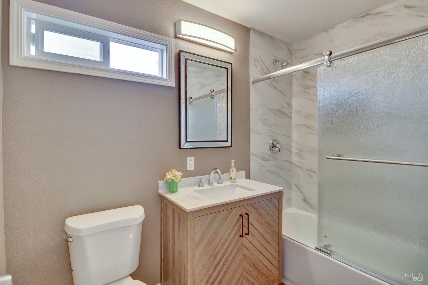 Detail Gallery Image 12 of 31 For 127 Lois Ln, Vallejo,  CA 94590 - 3 Beds | 1/1 Baths