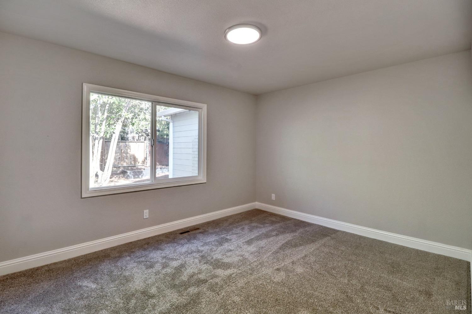 Detail Gallery Image 23 of 31 For 127 Lois Ln, Vallejo,  CA 94590 - 3 Beds | 1/1 Baths