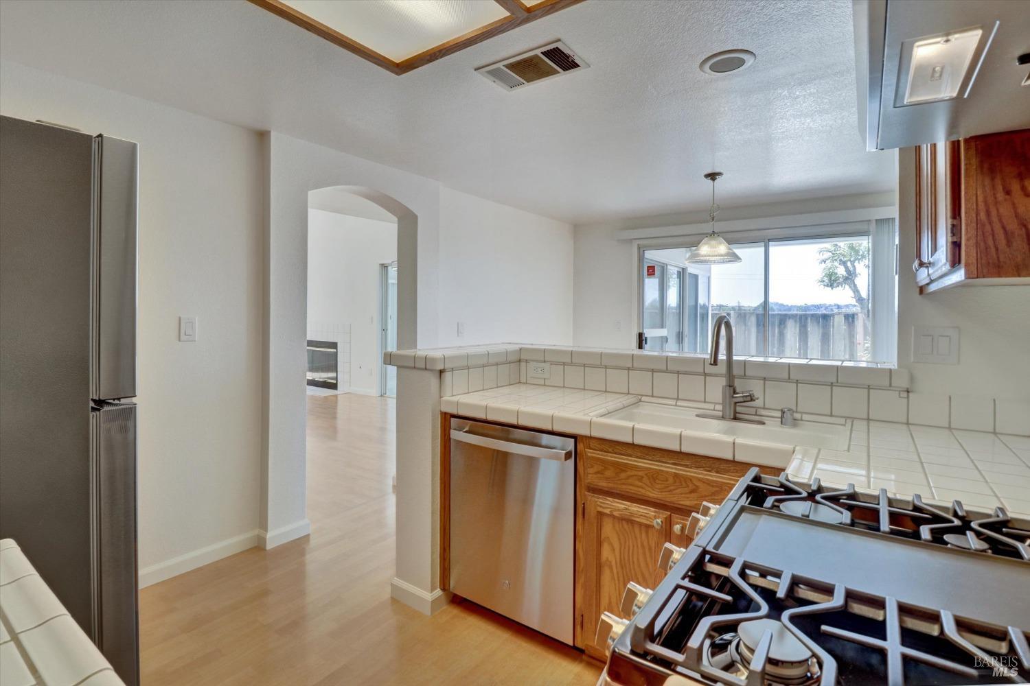 Detail Gallery Image 24 of 57 For 1437 Gateway Dr, Vallejo,  CA 94589 - 3 Beds | 2/1 Baths