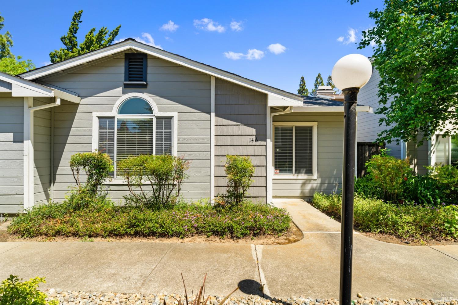 Detail Gallery Image 11 of 46 For 146 Village Ct, Vacaville,  CA 95687 - 2 Beds | 2 Baths