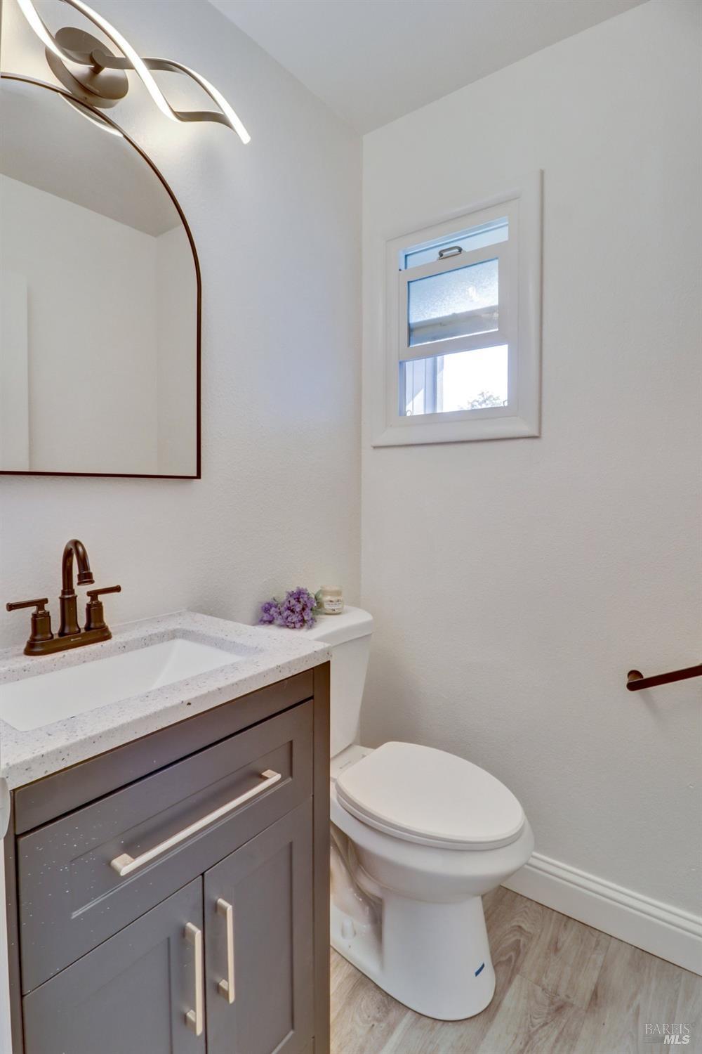 Detail Gallery Image 11 of 31 For 127 Lois Ln, Vallejo,  CA 94590 - 3 Beds | 1/1 Baths