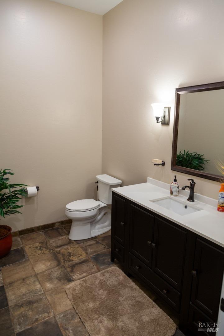 Detail Gallery Image 6 of 23 For 2 Thomas Ct, Novato,  CA 94947 - 3 Beds | 2/1 Baths