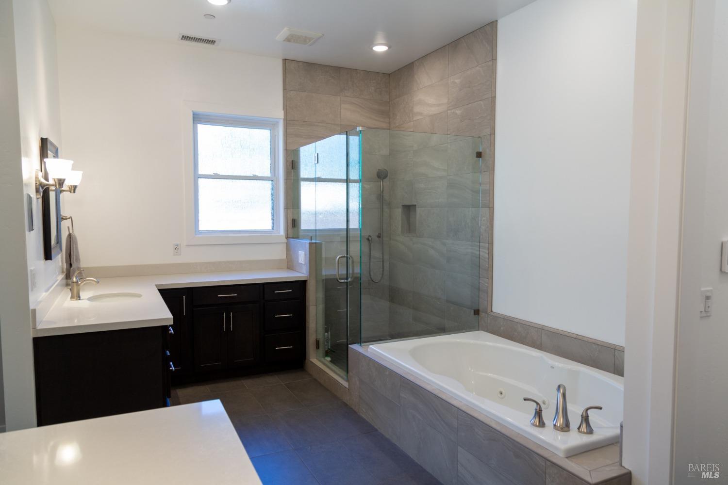 Detail Gallery Image 12 of 23 For 2 Thomas Ct, Novato,  CA 94947 - 3 Beds | 2/1 Baths